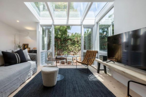 Sun-Soaked Luxury Terrace Minutes from the MCG